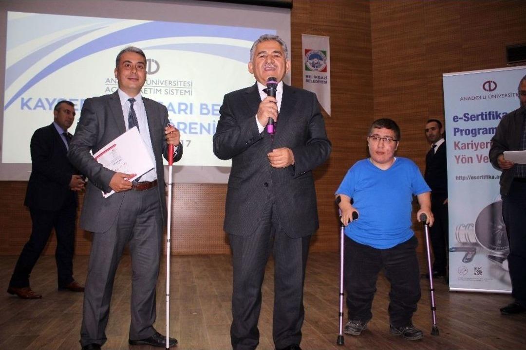 A&ccedil;ık&ouml;ğretim Sisteminin Kayserili &Ouml;ğrencilerine Başarı Belgeleri Takdim Edildi