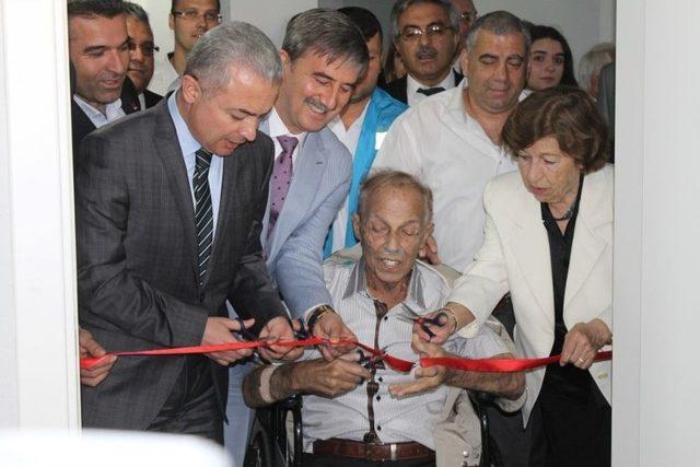 Yaptırdığı Sağlık Merkezinin Açılışına Ambulansla Getirildi