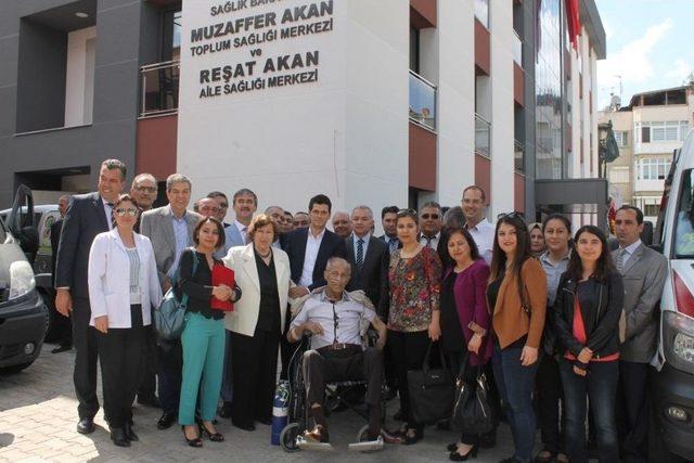 Yaptırdığı Sağlık Merkezinin Açılışına Ambulansla Getirildi