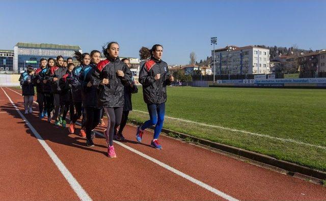 Eyüp’ün Genç Atletleri Başarıya Doymuyor