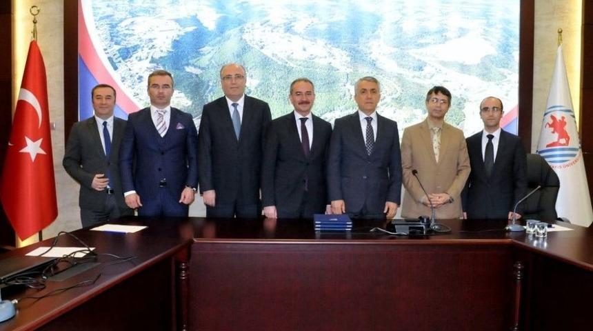 Hukuk Fak&uuml;ltesi &Ouml;ğrencilerine Burs M&uuml;jdesi