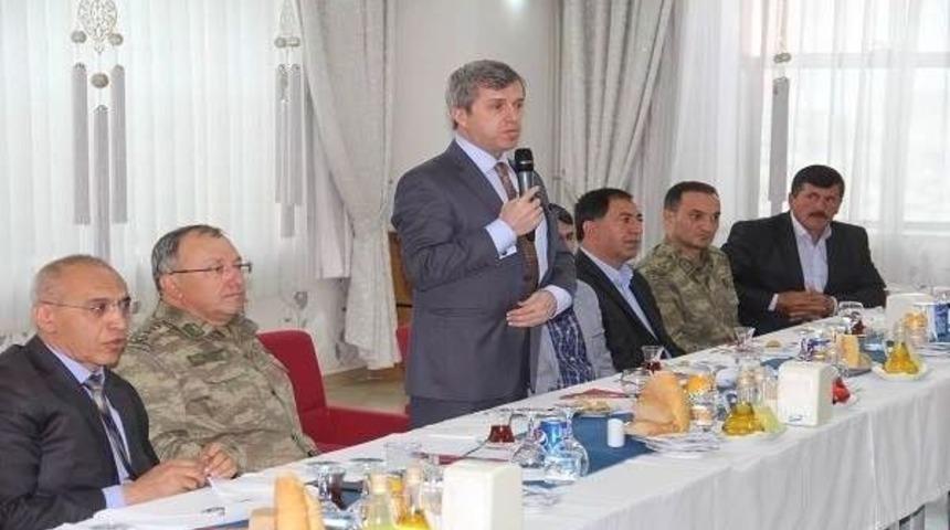 Vali &Ccedil;ınar Korucularla Bir Araya Geldi