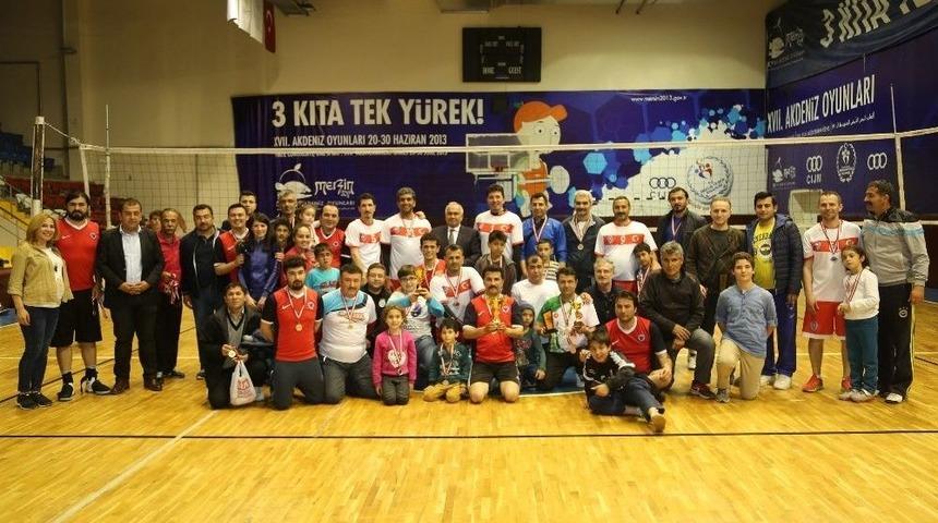 Erdemli Belediyesi Şehitler Anısına Voleybol Turnuvası D&uuml;zenledi