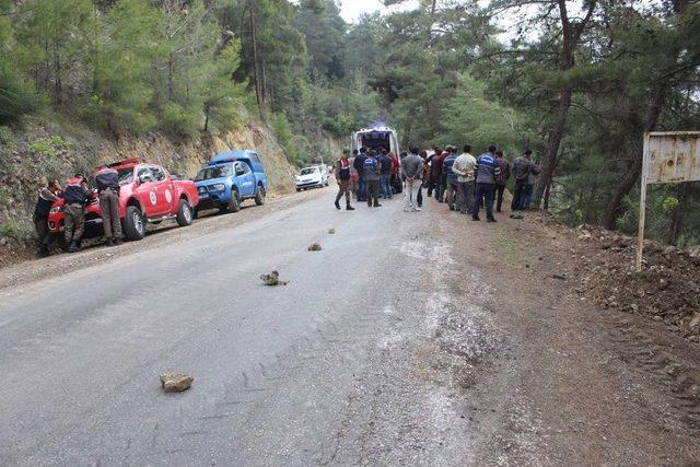 Antalya’da Traktör Uçurumdan Yuvarlandı: 3 Yaralı