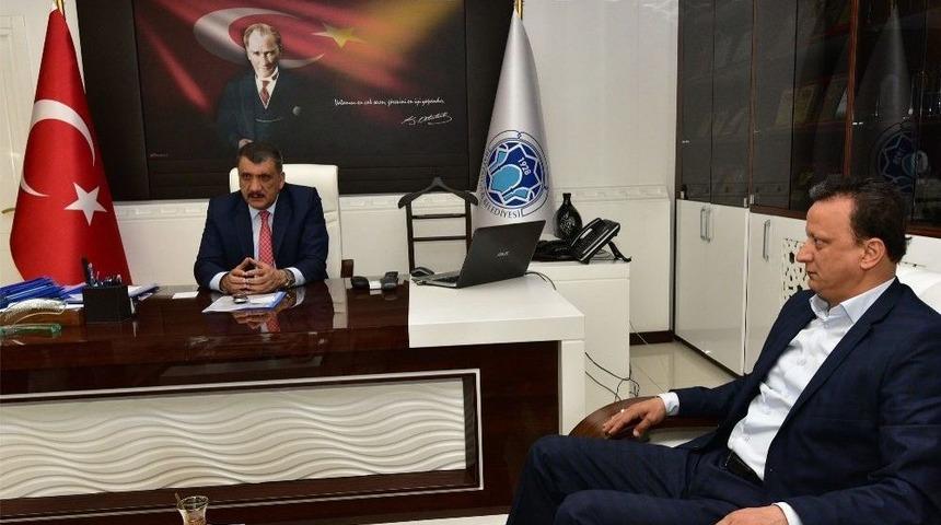 Mim-der&rsquo;den Başkan G&uuml;rkan&rsquo;a Plaket