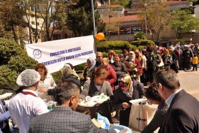 Zonguldak'ta Kutlu Doğum Haftası'nda Halka Pilav Dağıtıldı