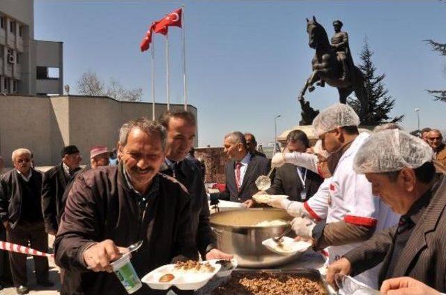 Zonguldak'ta Kutlu Doğum Haftası'nda Halka Pilav Dağıtıldı