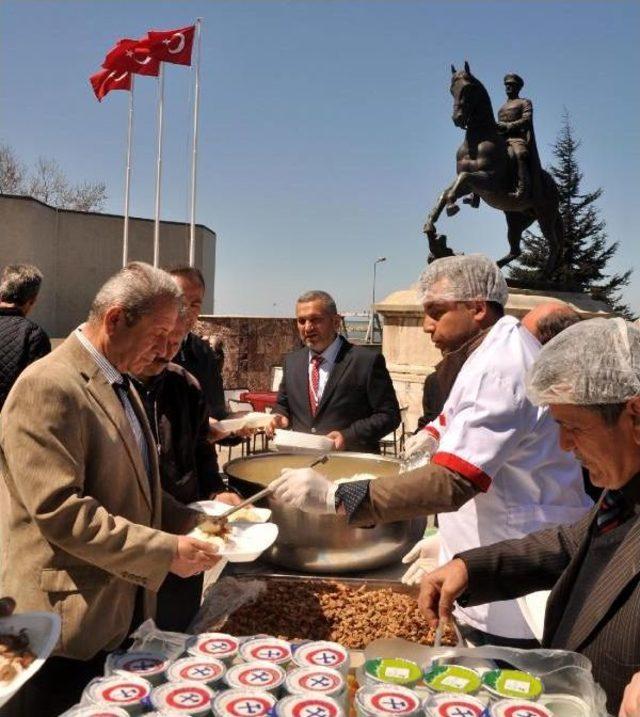 Zonguldak'ta Kutlu Doğum Haftası'nda Halka Pilav Dağıtıldı