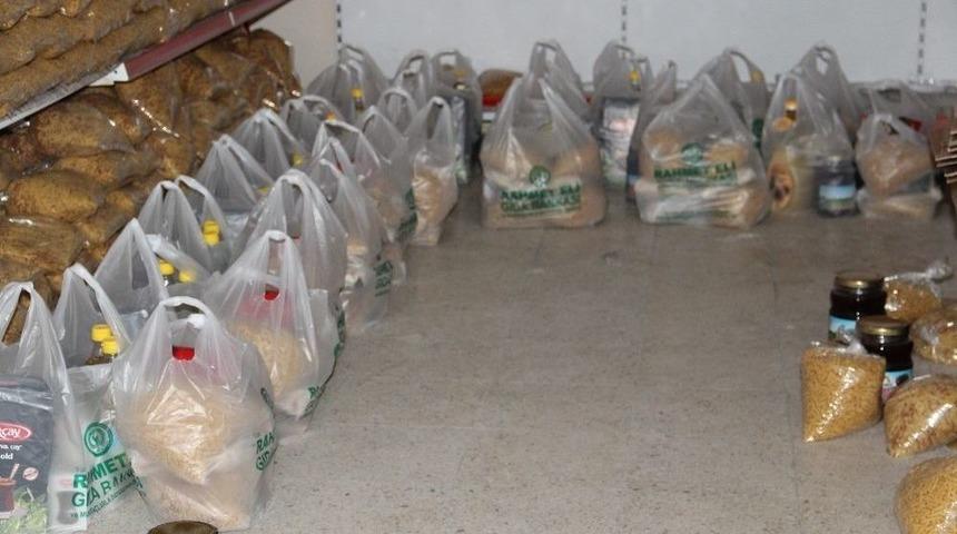 Van Rahmet Eli’nden 300 Aileye Yardım