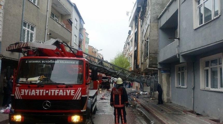 Beyoğlu&rsquo;nda &Ccedil;ıkan Yangın, Paniğe Neden Oldu