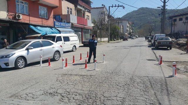 Ölümlü Kazanın Yaşandığı Yol Dubalarla Büyük Araçlara Kapatıldı