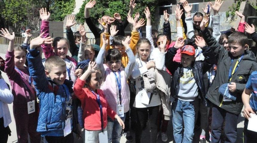 23 Nisan İ&ccedil;in Kocaeli&rsquo;ye Gelen Yabancı &Ouml;ğrenciler Hayvanat Bah&ccedil;esini Gezdi