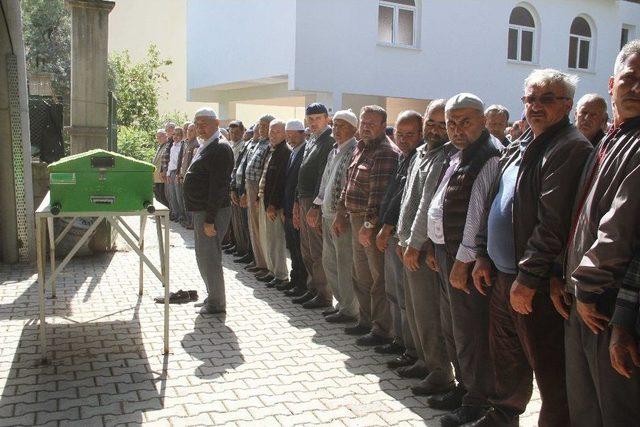 Kardeşi Tarafından Kazara Öldürülen Çocuk Toprağa Verildi