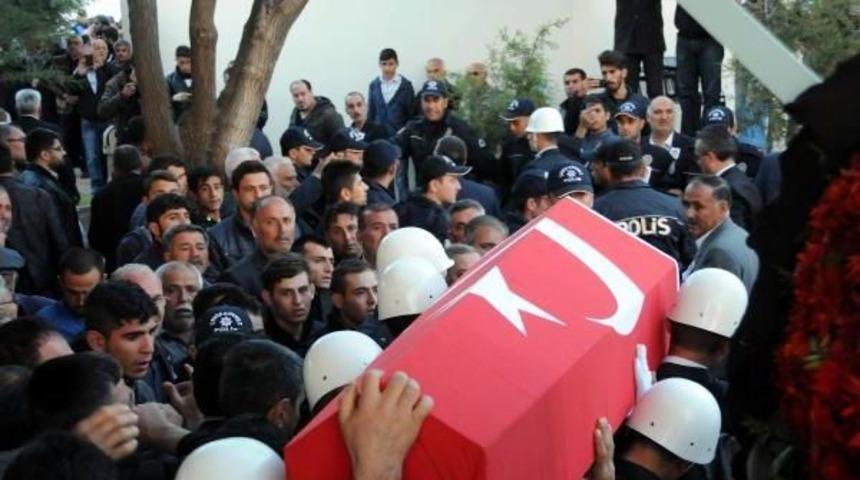 Gaziantepli Şehit Polis Toprağa Verildi