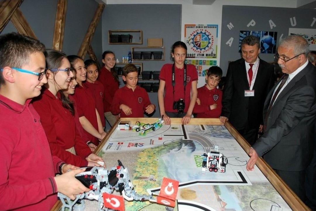 Vali G&uuml;ven&ccedil;er, Salihli&rsquo;de Muhtar Ve &Ouml;ğrencilerle Buluştu