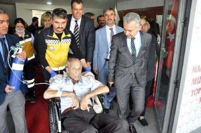 Hayırseverin Yaptırdığı Sağlık Merkezinde Duygusal T&ouml;ren 3