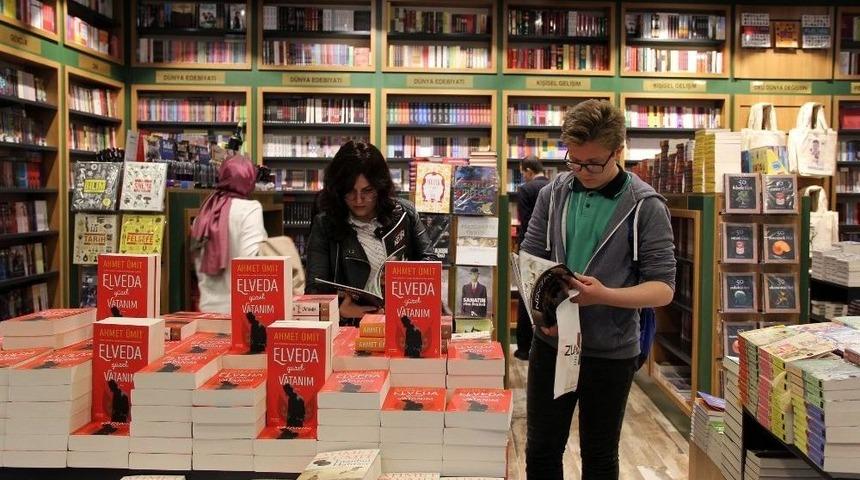 Yazar Ahmet &Uuml;mit Gaziantep&rsquo;te