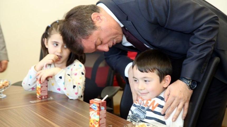 Minik &Ouml;ğrencilerinden Rekt&ouml;r Ayrancı&rsquo;ya Ziyaret