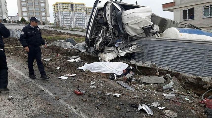 Samsun&rsquo;da Beton Mikseri Devrildi: 1 &Ouml;l&uuml;