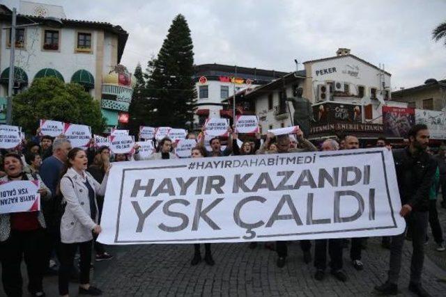 Antalya'da Referandum Protestosu