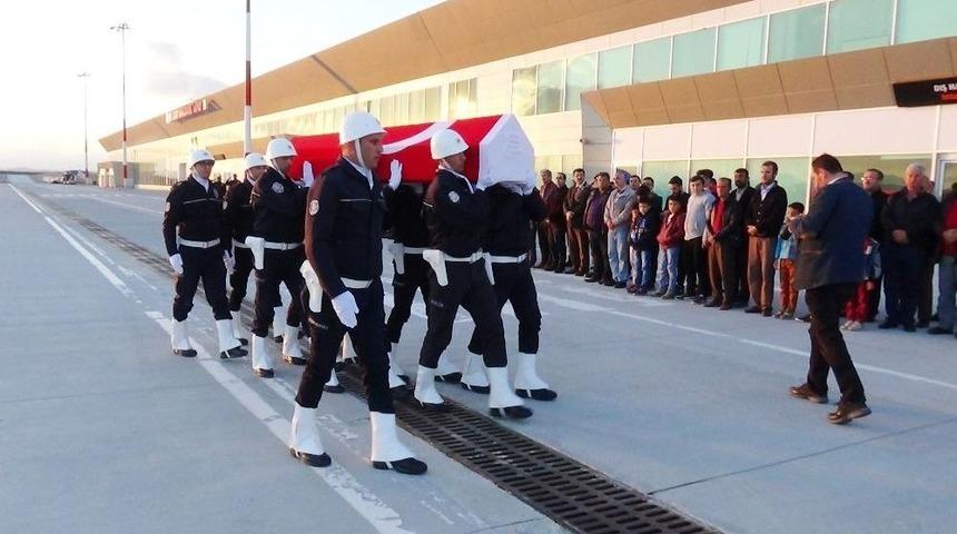 Şehit Polis Murat K&ouml;d&uuml;k&rsquo;&uuml;n Cenazesi K&uuml;tahya&rsquo;ya Getirildi