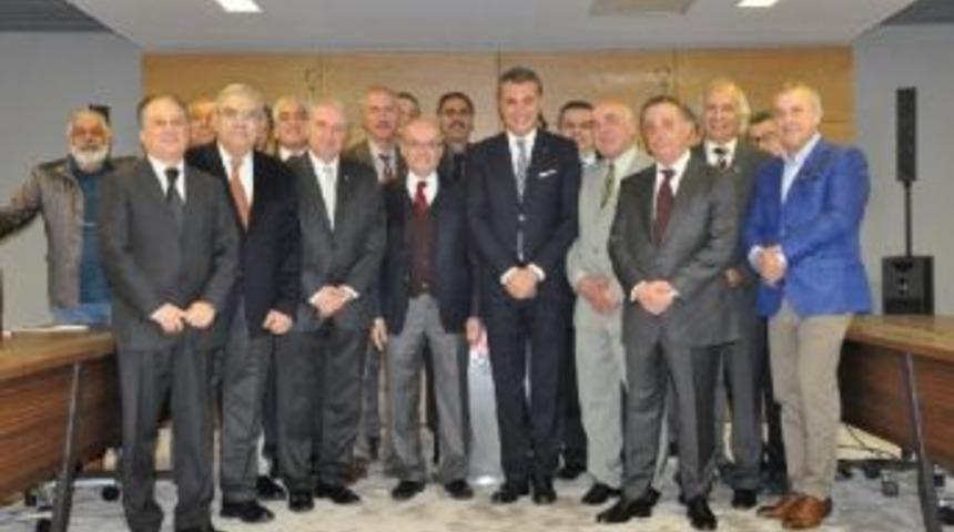 Beşiktaş'ta Yeni Divan Başkanlık Kurulu &Uuml;yeleri Mazbatalarını Aldı