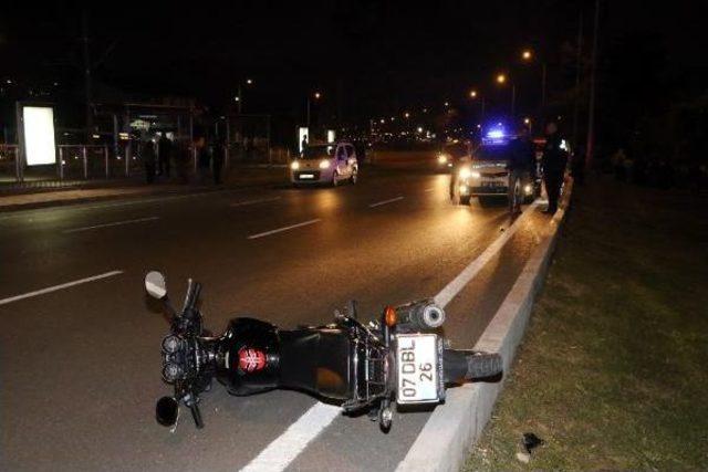 Ehliyetsiz, Kasksız Motosiklet Sürücüsü Hız Kurbanı Oldu