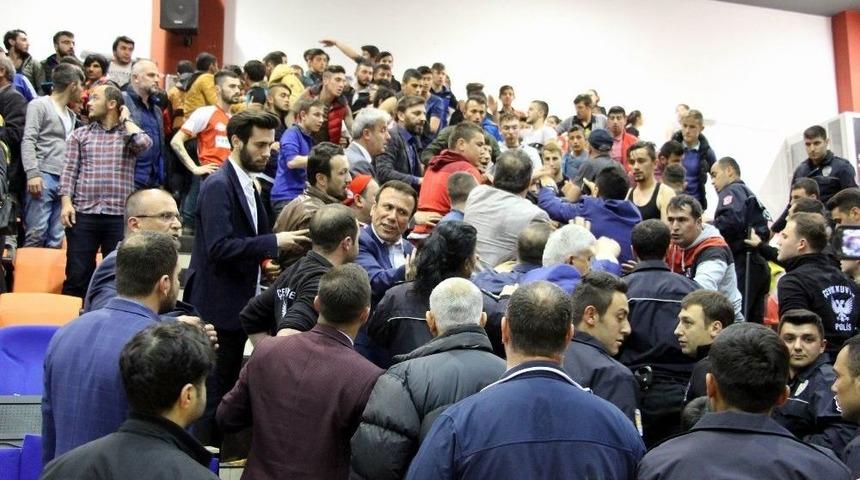 Canik Belediyespor-beşiktaş Ma&ccedil;ında Gerginlik