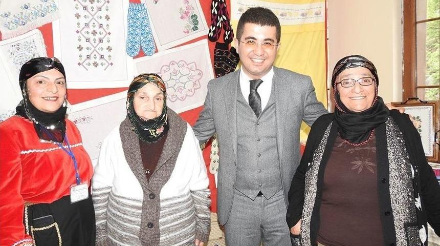 Halk Eğitim Kursu&rsquo;na Katılan İlkay Ve Safiye Nineler İlgi Odağı Oldu