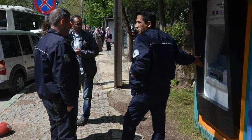 Banka Atm&rsquo;sinde D&uuml;zenek İddiası Polisi Alarma Ge&ccedil;irdi