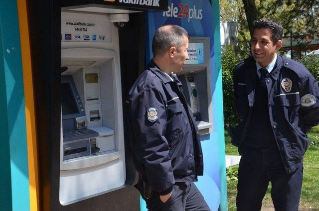 Banka Atm’sinde Düzenek İddiası Polisi Alarma Geçirdi