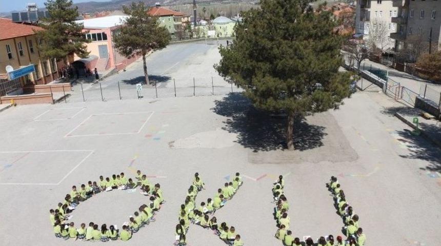 Minikler Hem Okudu, Hem De Yazdı