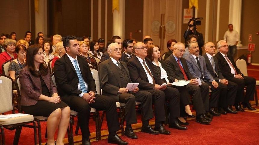 D&uuml;nyaca &Uuml;nl&uuml; Arkeologlar İzmir&rsquo;de