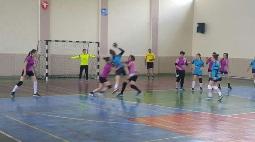 B&ouml;lgesel Hentbol M&uuml;sabakasında Galip Erzincan