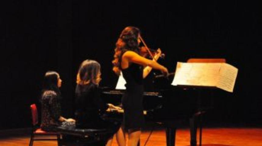 Salon 2003&rsquo;te "keman Sınıfı Konseri"