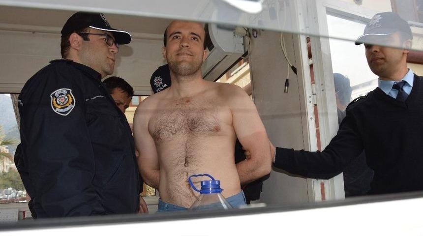 Psikolojik Bunalıma Girince Soyundu