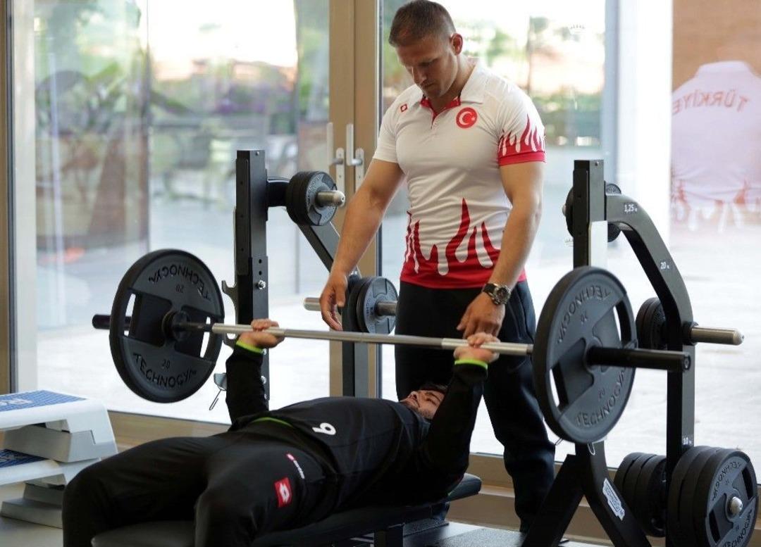 B&uuml;y&uuml;kşehir G&uuml;reş&ccedil;ilerinin Hedefi Her Boyda Şampiyonluk