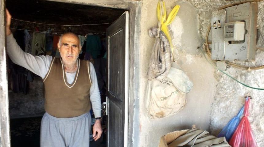 Dicle&rsquo;nin Hasankeyf&rsquo;teki &lsquo;tek M&uuml;şterisi&rsquo; Ka&ccedil;ağa Karşı