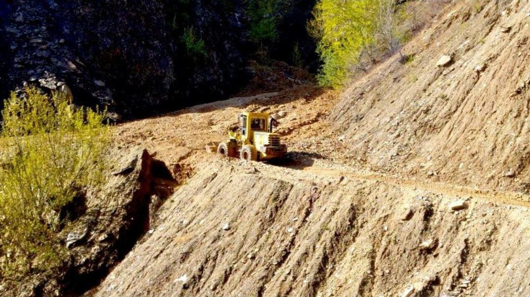 B&uuml;y&uuml;kşehir Yollarda Heyelan Temizliği Yapıyor