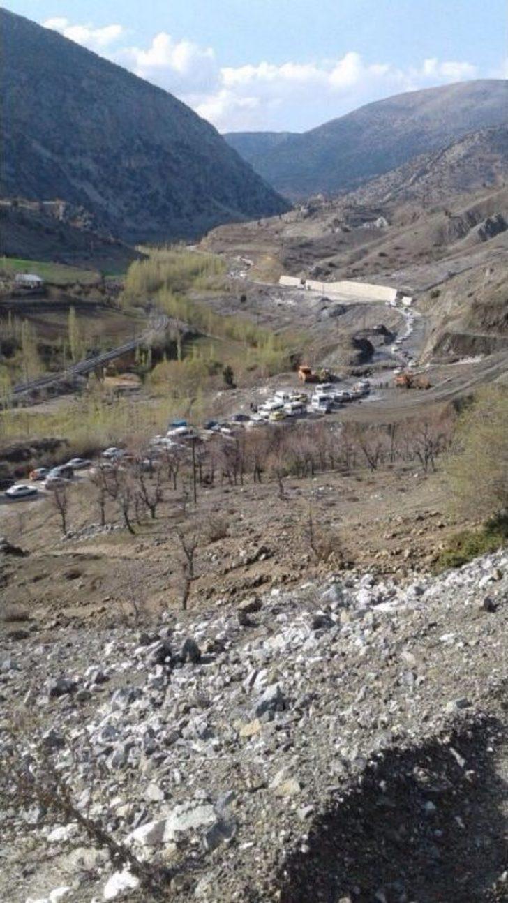 Büyükşehir Yollarda Heyelan Temizliği Yapıyor G2