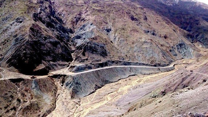 Büyükşehir Yollarda Heyelan Temizliği Yapıyor G5