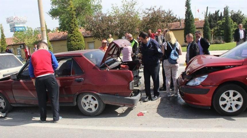 Denizli&rsquo;de Zincirleme Kaza: 2&rsquo;si &Ccedil;ocuk 3 Yaralı