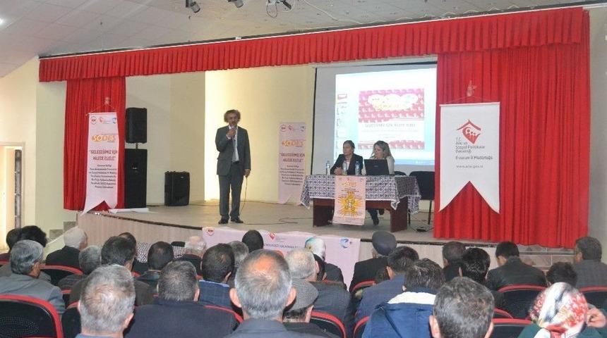 Karayazı&rsquo;da &lsquo;&rsquo;geleceğimiz İ&ccedil;in Ailece El Ele Projesi" Kapsamında Eğitim Programı D&uuml;zenlendi