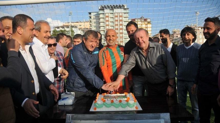 Başkan &Ccedil;avuşoğlu&rsquo;na Doğum G&uuml;n&uuml; S&uuml;rprizi