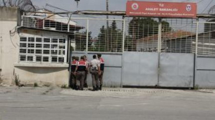 Mersin&rsquo;deki Cezaevinde &Ccedil;ıkan Arbedede 3 İnfaz Koruma Memuru Yaralandı