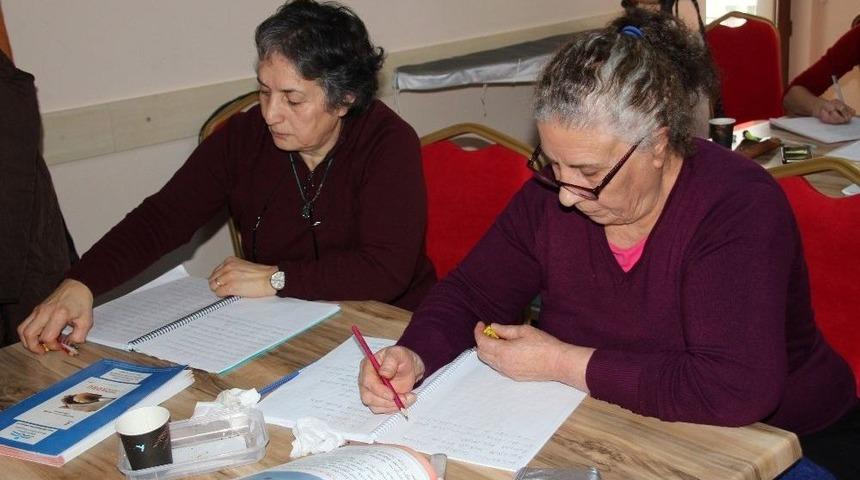 &Ccedil;ankayalı Okuma-yazma Kursiyerleri Fidan Dikecek