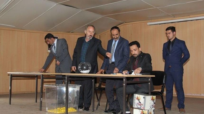 Başkale&rsquo;de Kura &Ccedil;ekimi