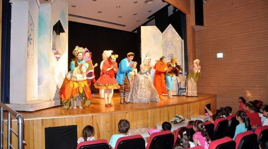 &rsquo;karlar &Uuml;lkesi&rsquo; Tiyatro Oyunu Aydın&rsquo;da