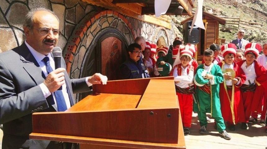 Altunhisar&rsquo;da 1 Bu&ccedil;uk Milyon Ağa&ccedil; Dikildi