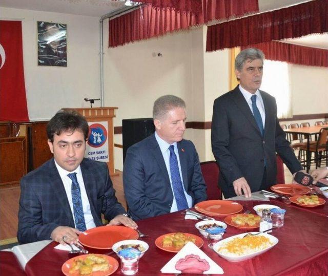 Sivas’ta Cem Vakfı’nda Aşçılık Kursu Açıldı